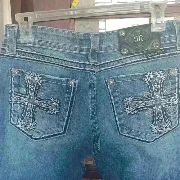 Miss Me Crop Jeans - Picture 3 of 9